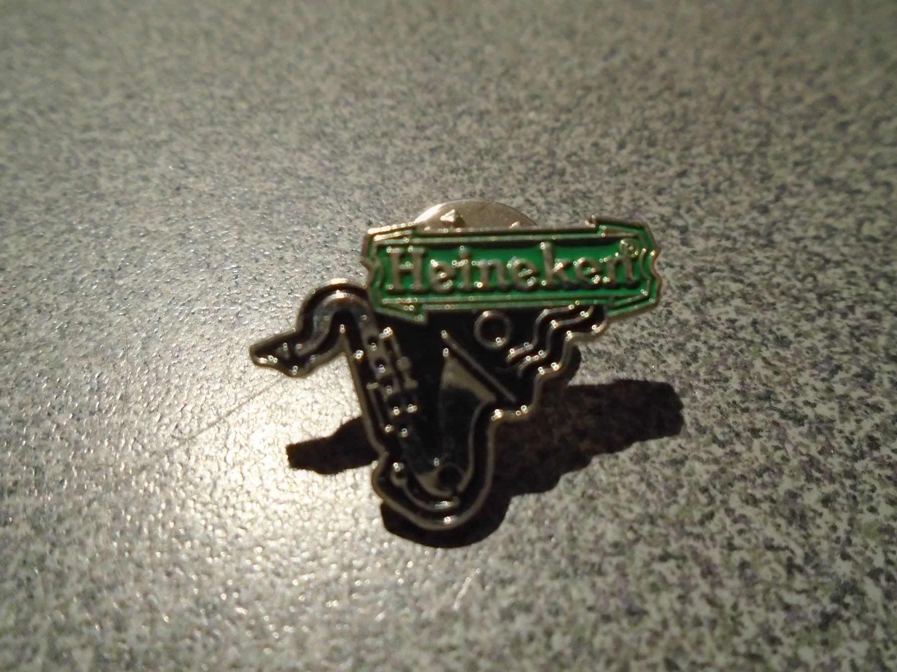 Plaketten & Abzeichen: Pin Heinecken Saxophon – Gebraucht aus Zürich von abraxas1291