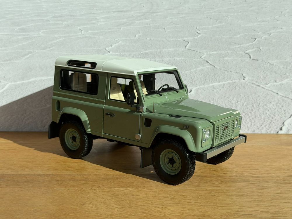 1:18 Almost Real - Land Rover Defender 90 HUE 166 (Neu (gemäss ...