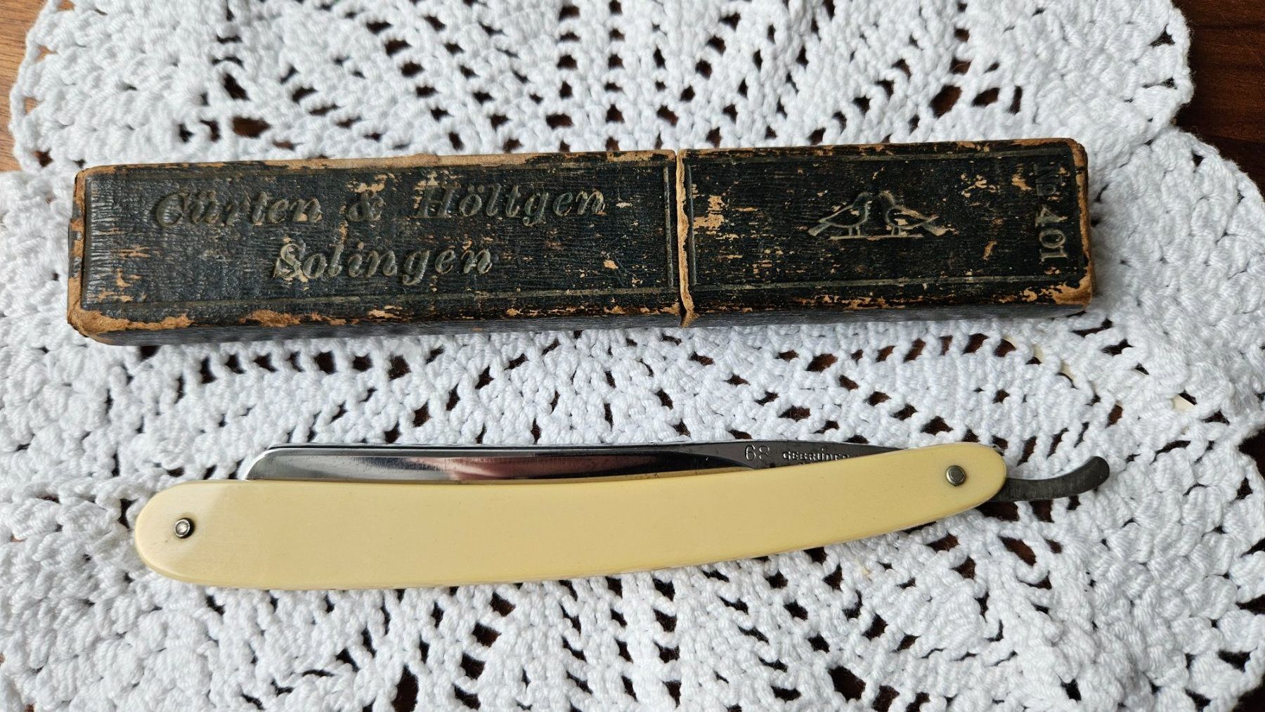 Rasoi & Lamette da barba: Antikes Rasiermesser mit Etui – Usato da Untervaz venduto da FullFlap777