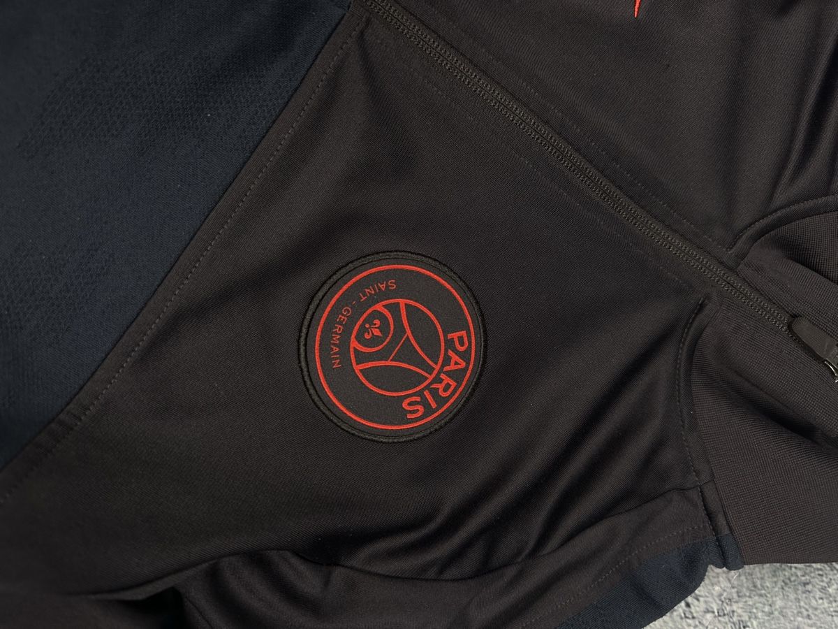 Nike Giacche: Nike PSG Trainingsjacke – Usato da Luzern venduto da 041Vintage 2