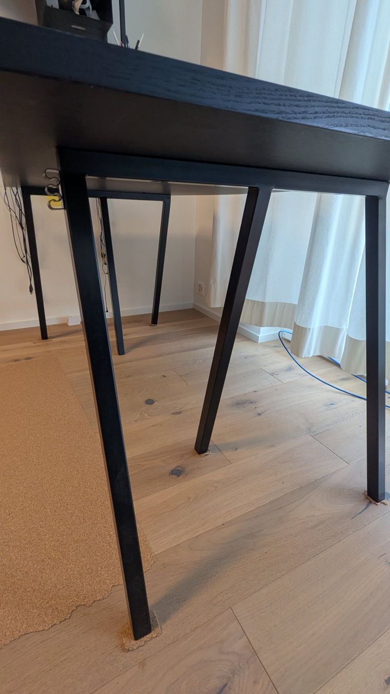 Hay Tische: Loop Stand Table - Hay - Metallgestell - stark gebraucht – Gebraucht aus Fällanden von benoiod 3