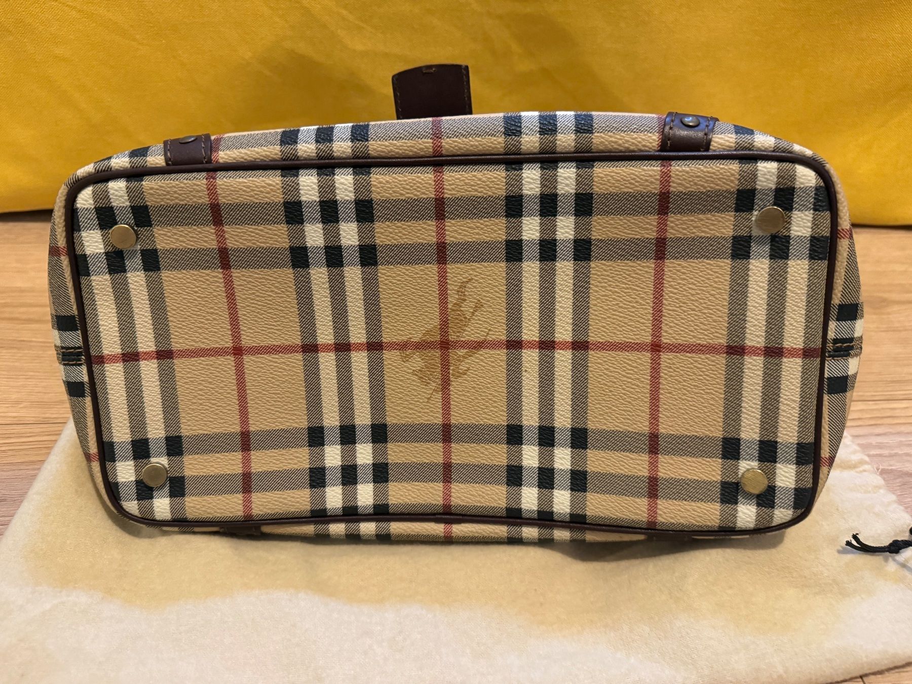 Burberry Taschen für Damen: BURBERRY Nova Check Buckle Tote Bag - Authenticated – Gebraucht aus Chiggiogna von TheLegend88 2