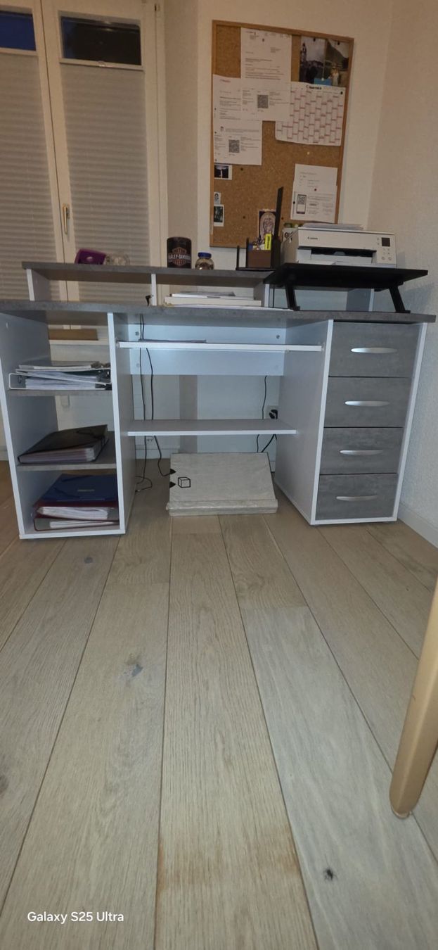 Schreibtische: Burotisch – Gebraucht aus Haslen GL von zol_q9yh