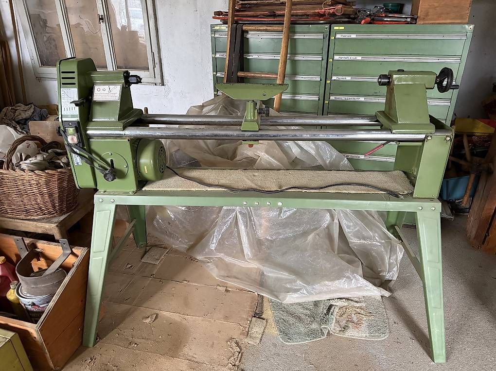 Tutte le macchine: Tornio per legno professionale con disp. per copiare – Usato da Coldrerio venduto da Crivelli