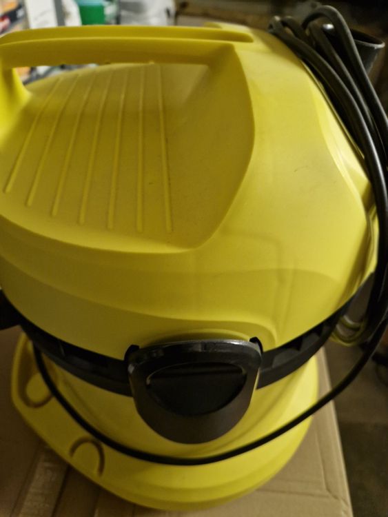 Aspirateur KARCHER MV2 comme NEUF SANS FLEXIBLE NI BROSSES