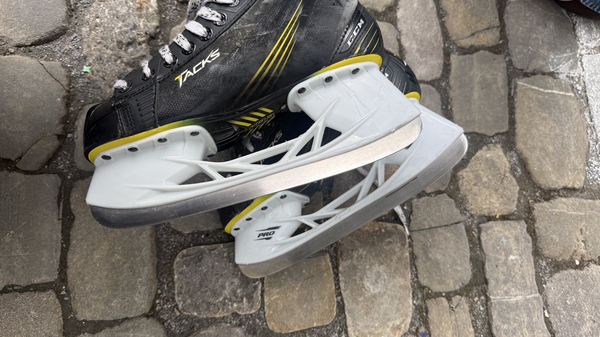 Ccm Pattini da ghiaccio: CCM Eishockey Schlittschuhe, Grösse 38.5 – Usato da Ittigen venduto da liapatriciia 1
