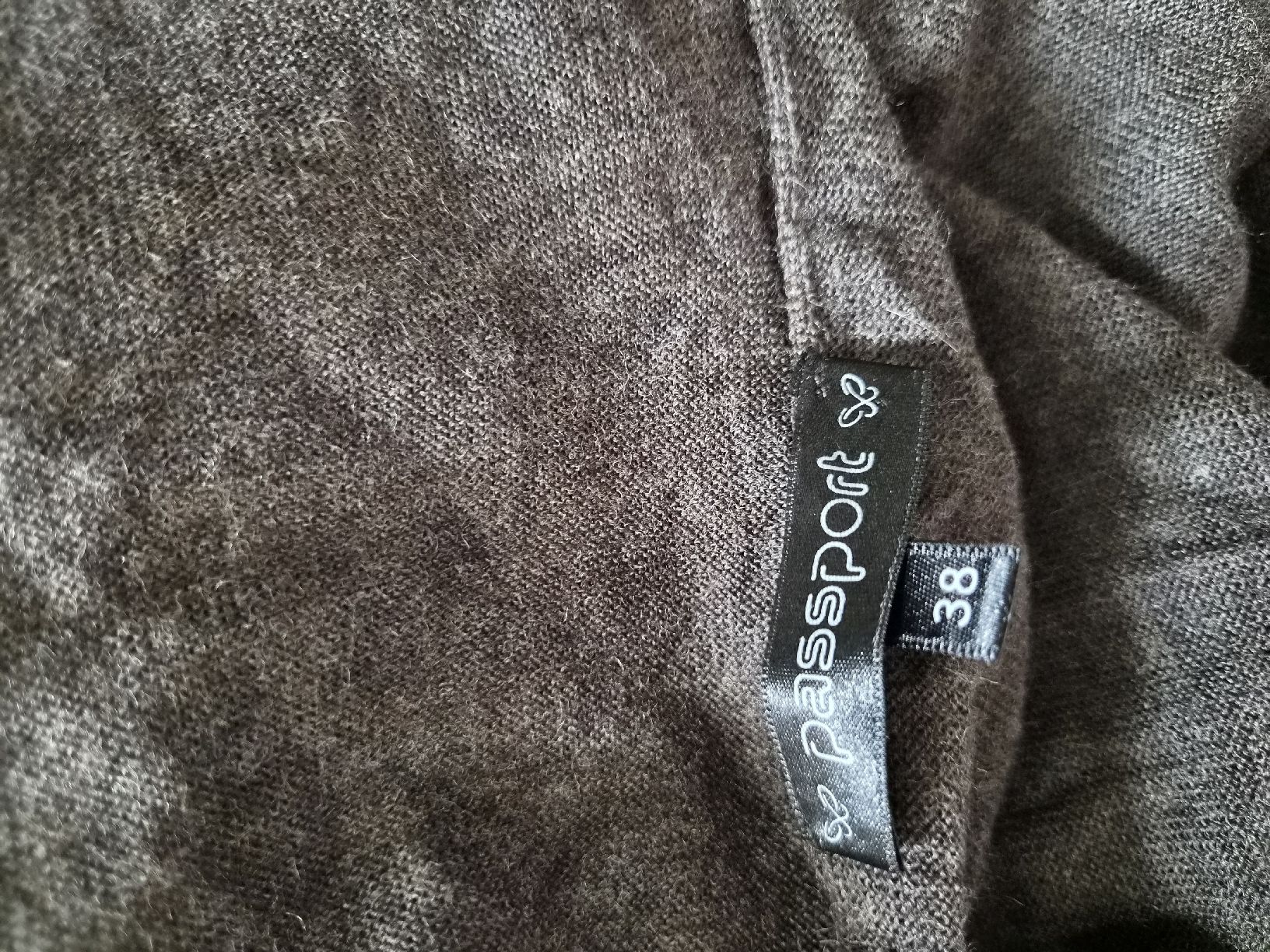 Giacche: passport Strickjacke Gr. 38 – Usato da Frenkendorf venduto da Moon111 2