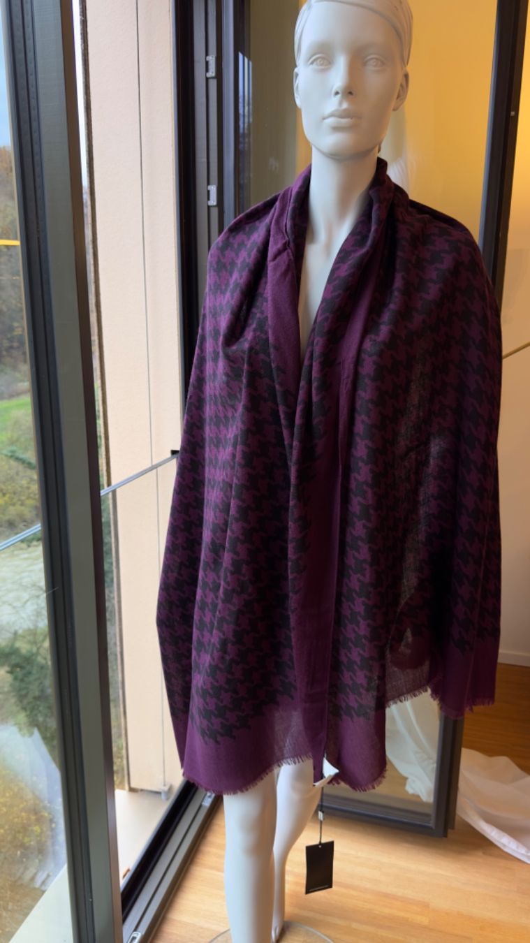 Hugo Boss Foulard & Sciarpe: Schal Boss – Nuovo e nell'imballaggio originale da Adliswil venduto da RicPro