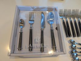 Nobu BESTECK-Set Edelstahl, 2 Sets davon 1 Set stark benützt