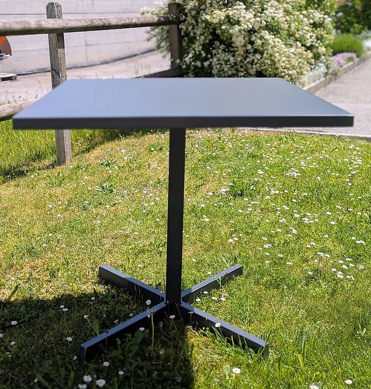 Tavoli: Balkontisch – Usato da Laax GR venduto da kiwina07