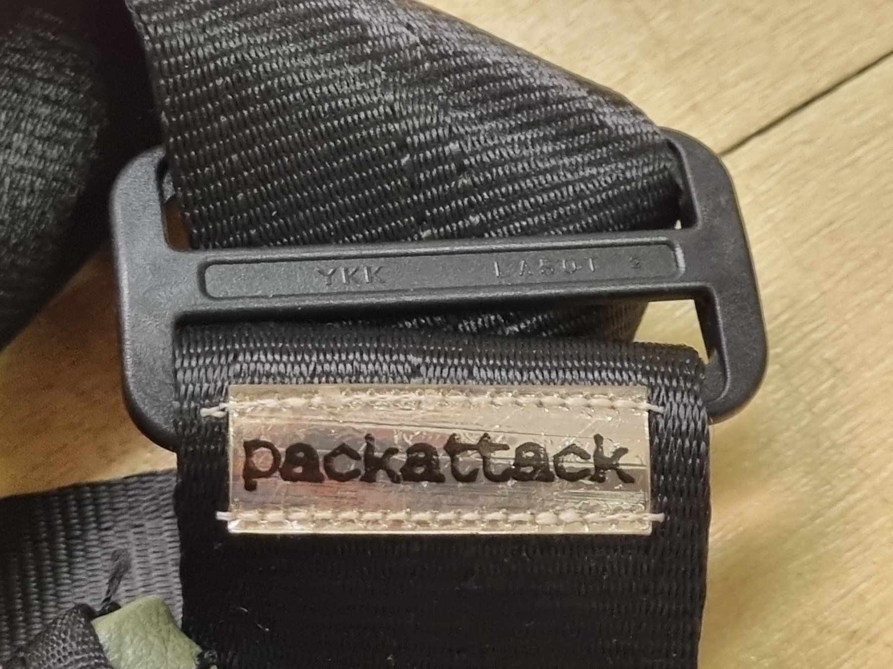 Borse da donna: Packattack Handtasche – Usato da Schönenwerd venduto da Chez_Mimi 4