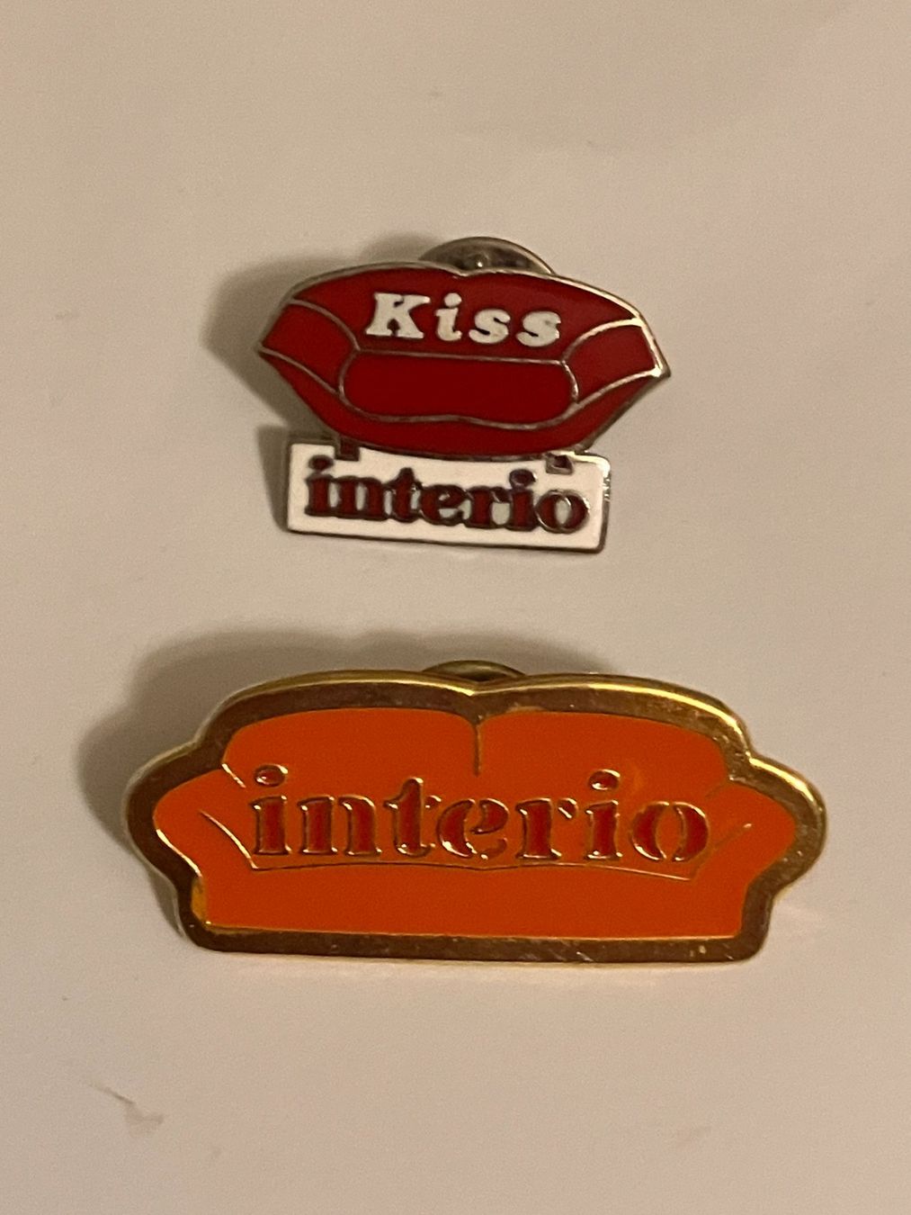 Plaquettes & Badges: 2 Pin Interio – D'occasion à Basel par djwwpp