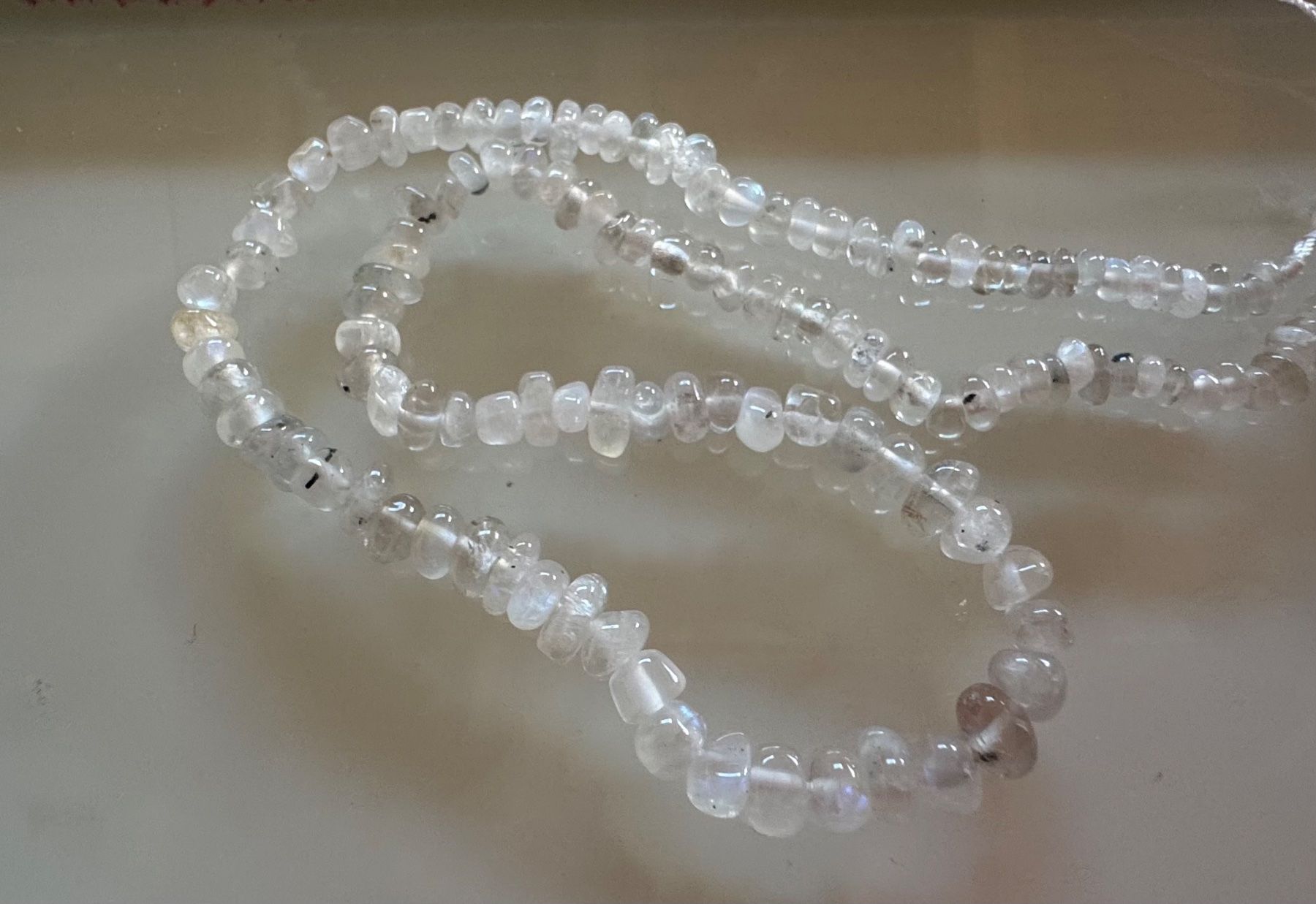 Ketten: exclusiver Mondstein wunderschön,   Strang  wild + mit Feuer – Neu und originalverpackt aus Leuggern von gemshow 4
