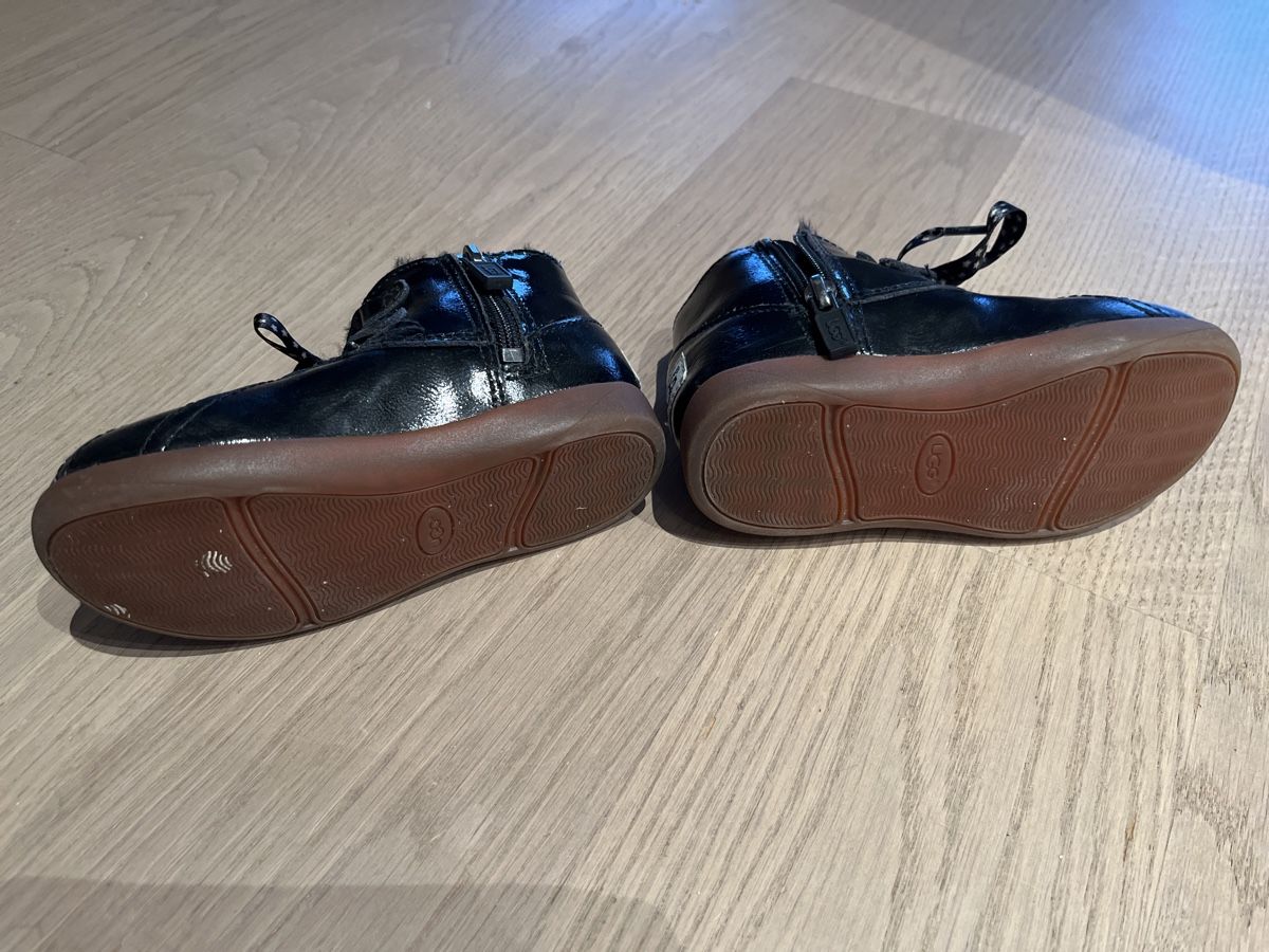 Ugg Scarpe per ragazzi: UGG Winterboot -Gr.26 – Usato da Brütten venduto da Aerox82 3