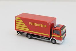 Herpa 096829 MAN TGL Kofferaufbau mit Hebebühne FEUERWEHR