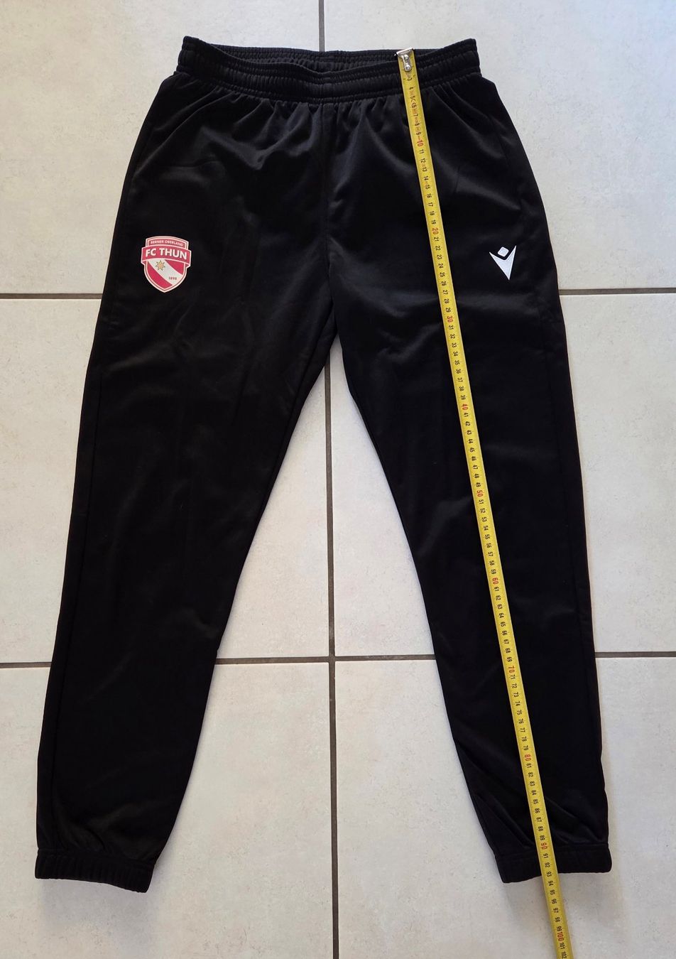 Hosen: Trainerhose FC Thun Grösse S – Gebraucht aus Konolfingen von Chonu
