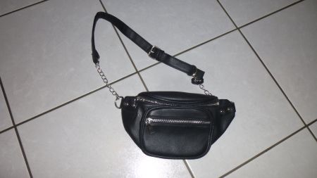 Bauchtasche schwarz, Lederimitat, mit 2 Reissverschlüssen