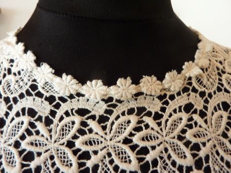 Shirt/ Oberteil mit Lochstickerei 34/36