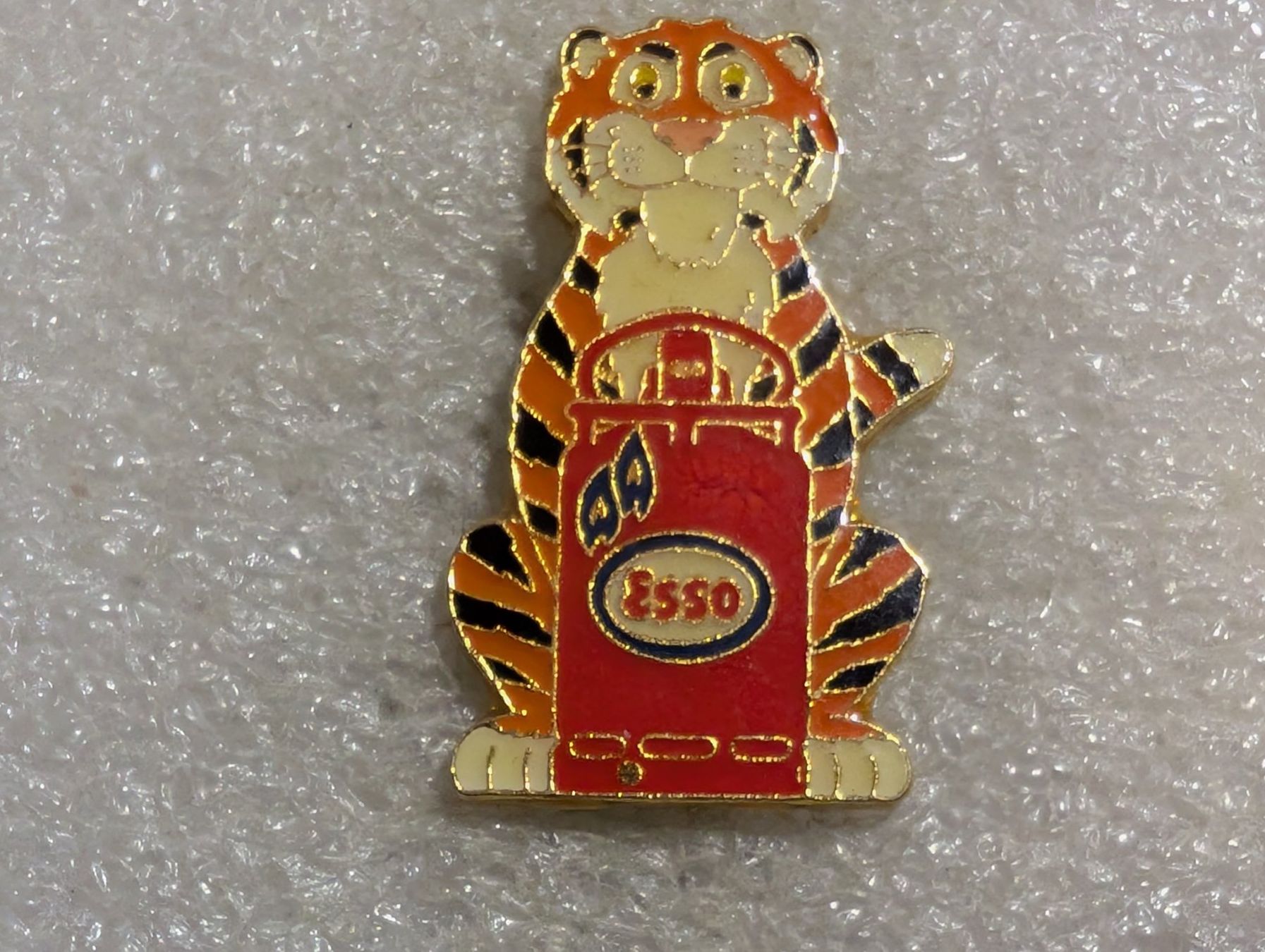 Plaquettes & Badges: Ansteckpin 243: Esso – D'occasion à Oppligen par Pin-Fall-Shop