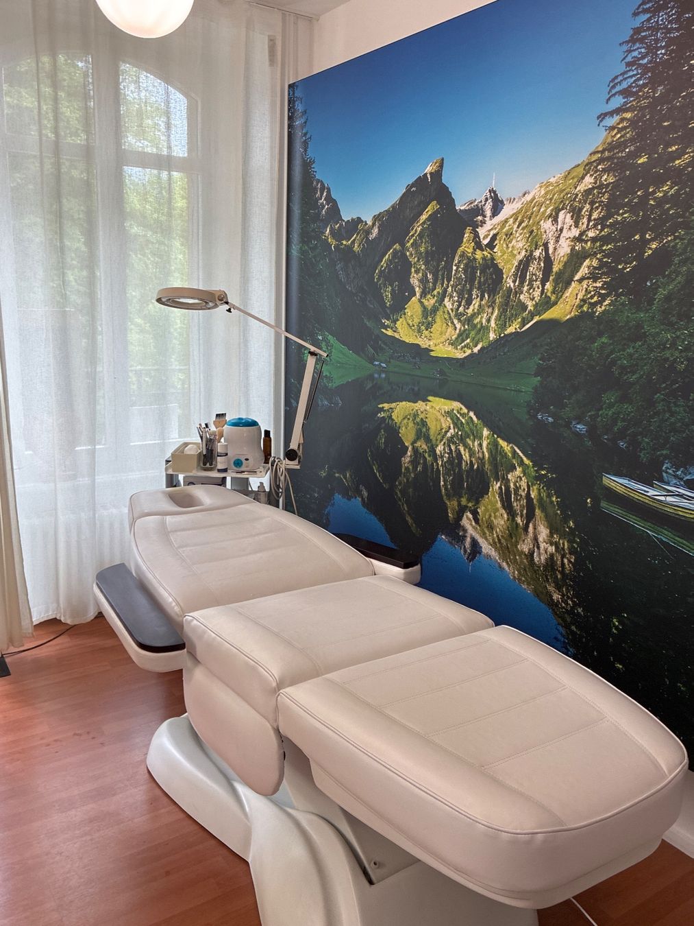 Lettini & sedie per cosmetici: Hochwertige Liege Elektrisch. – Usato da Seon venduto da juliabuster117