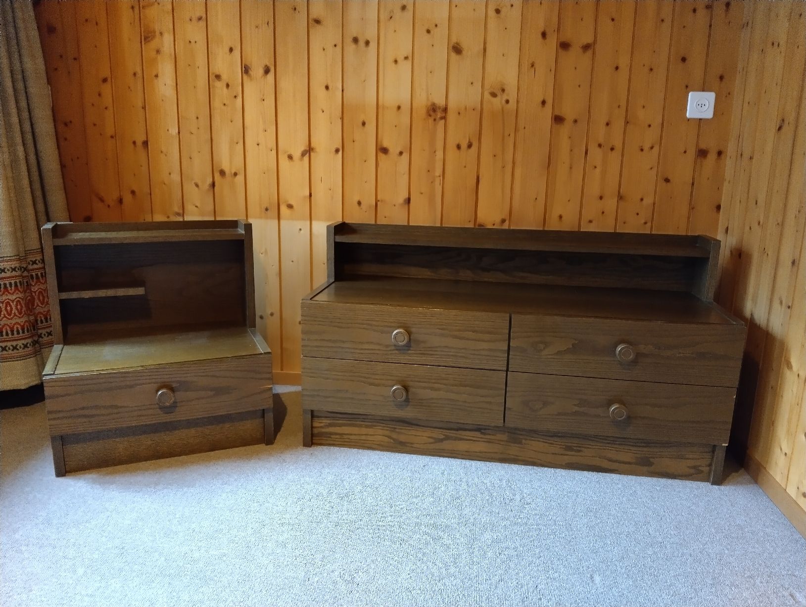 Cassettiere: Holz Nachttisch & Kommode Set - Rustikaler Charme! – Usato da Brienz BE venduto da ThomysHobbyLobby