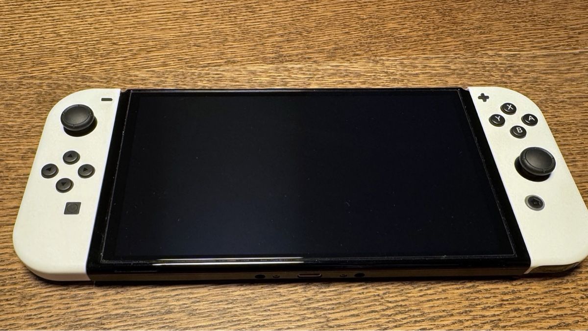 Nintendo Console: Nintendo Switch OLED – Usato da Zürich venduto da yun_9f7d