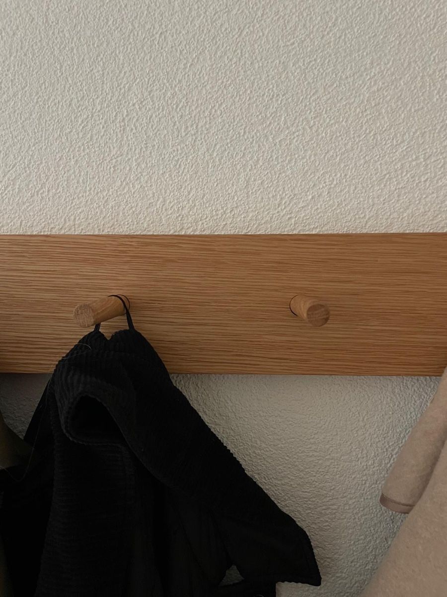 Schränke: Holzkleiderstange – Gebraucht aus Jona von yan_sg85