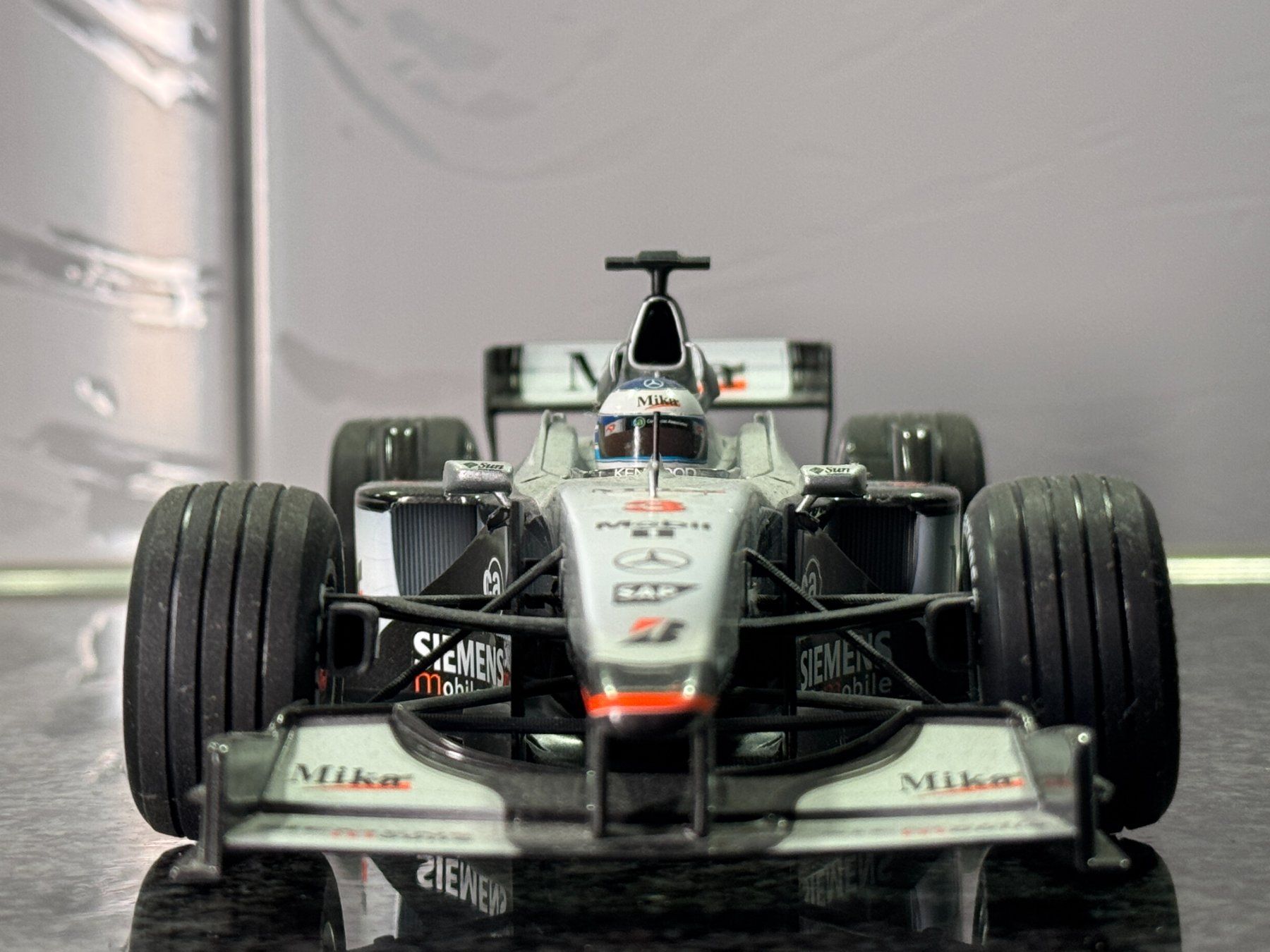 Miniature Minichamps F1 McLaren MP4/16 – Mika Hakkinen 2001 – 1/43 – Occasion NEUF