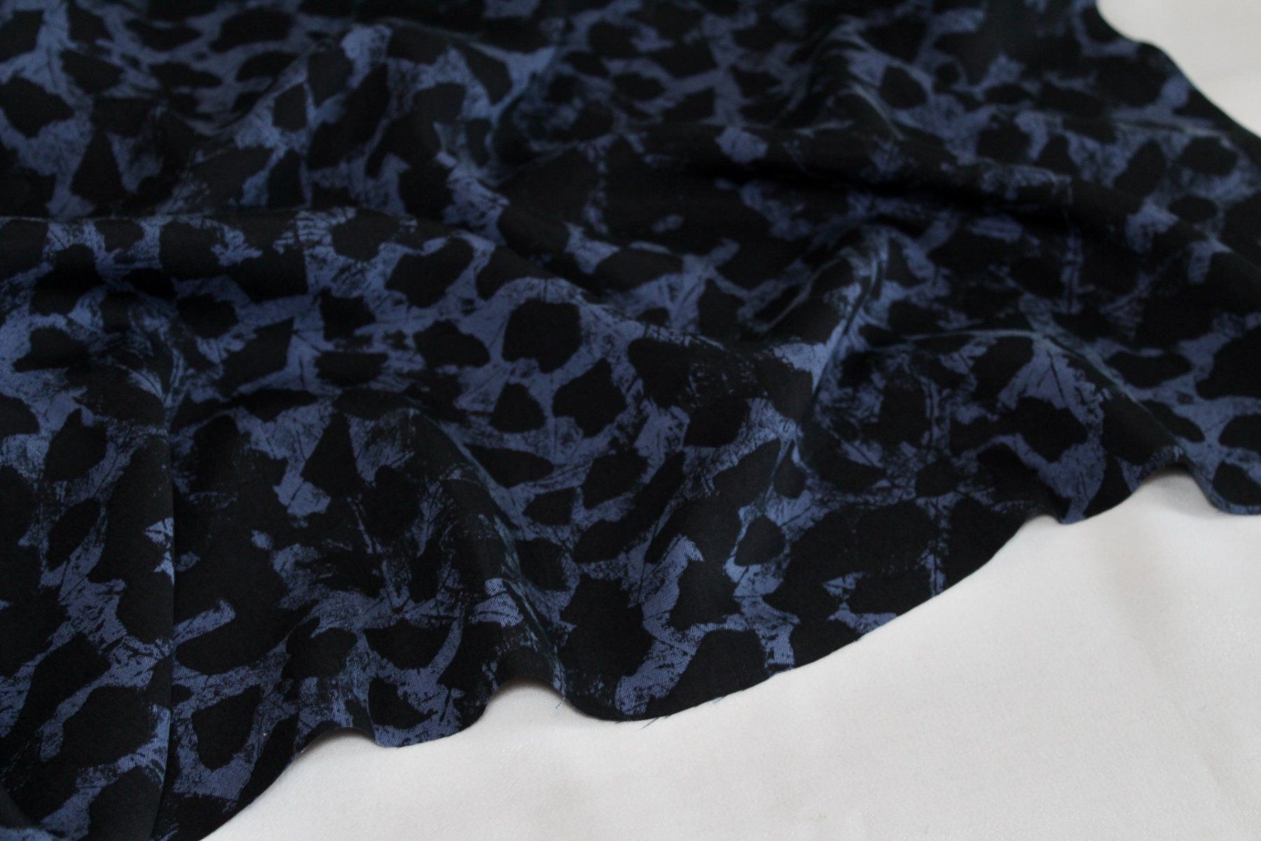 Tessuti: Stoff Kleiderstoff Viscose blau/schwarz – Nuovo (secondo la descrizione) da Obfelden venduto da solomon111