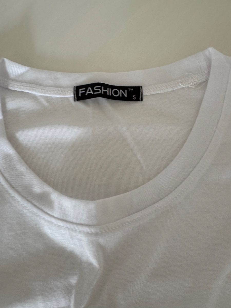 T-shirts: Tshirt Einhorn weiss S neuwertig – D'occasion à Oberglatt ZH par jul_nhy7 1