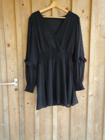Schwarzes Skater Kleid von Stradivarius Gr. L - 425100