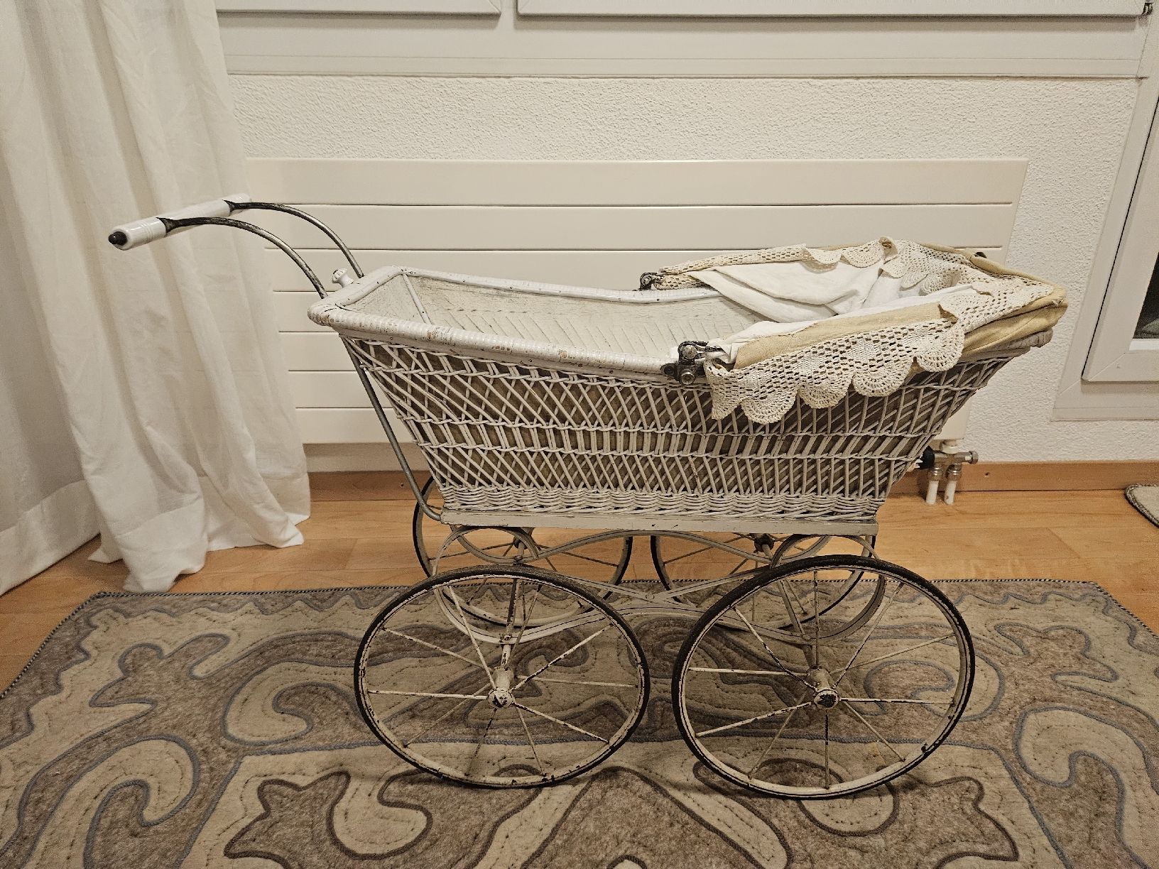 Carrozzine per bambole: Puppenwagen Ca 85 x 65 x 45 – Usato da Oberägeri venduto da Calimero048 3