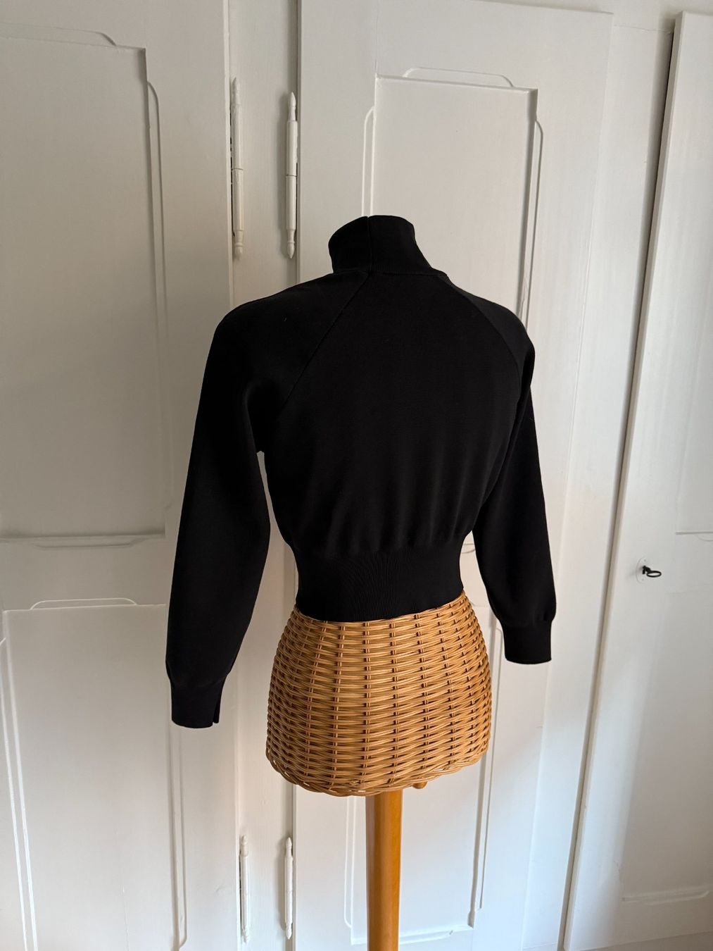 Zara Pullover & Sweatshirts: ZARA - cropped Pullover schwarz S – Gebraucht aus Zürich von Diazaio 2