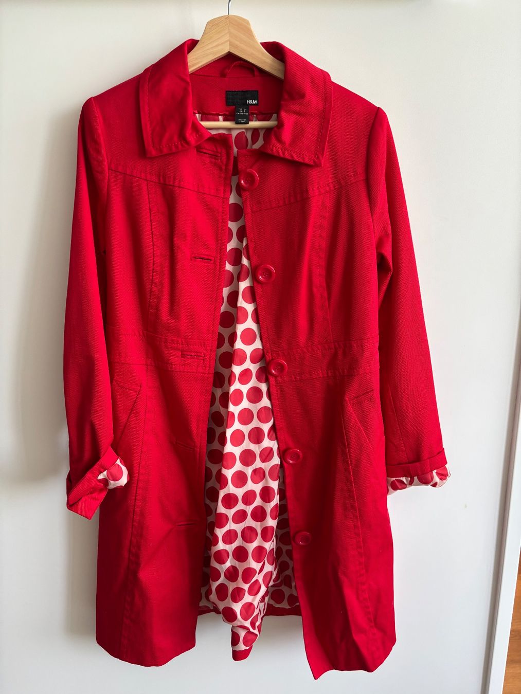 H&M Giacche: Lightweight HM red jacket 38 with polka dot interior – Usato da Steinhausen venduto da ChromeVintage