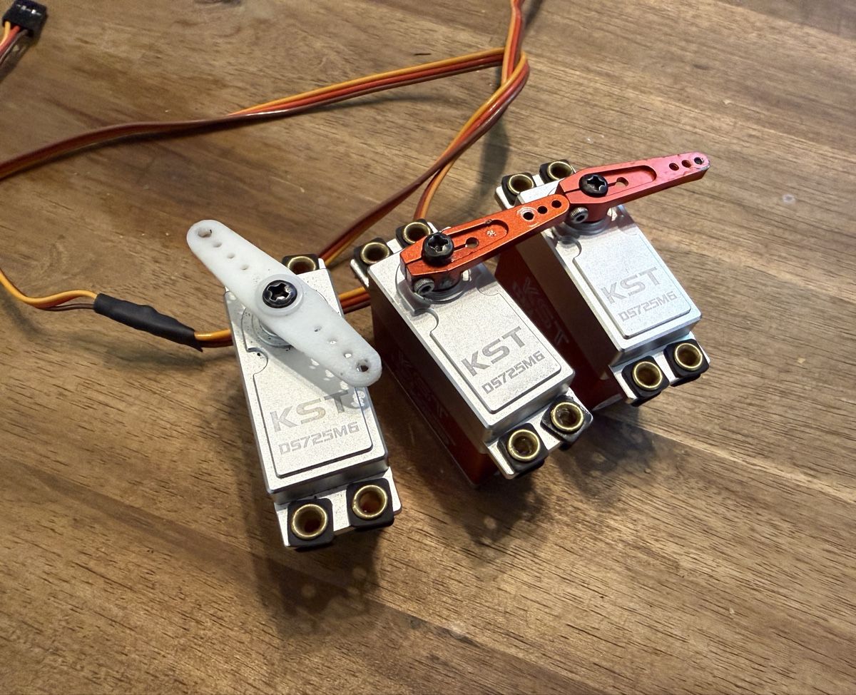 Modellismo RC: 6x KST DS725 mg standart servos 18kg – Usato da Effretikon venduto da master1873 1