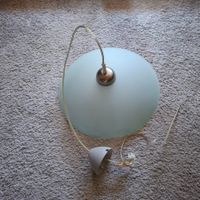 Klassische Pendelleuchte aus Milchglas(Ø 39.5 cm)Top-Zustand