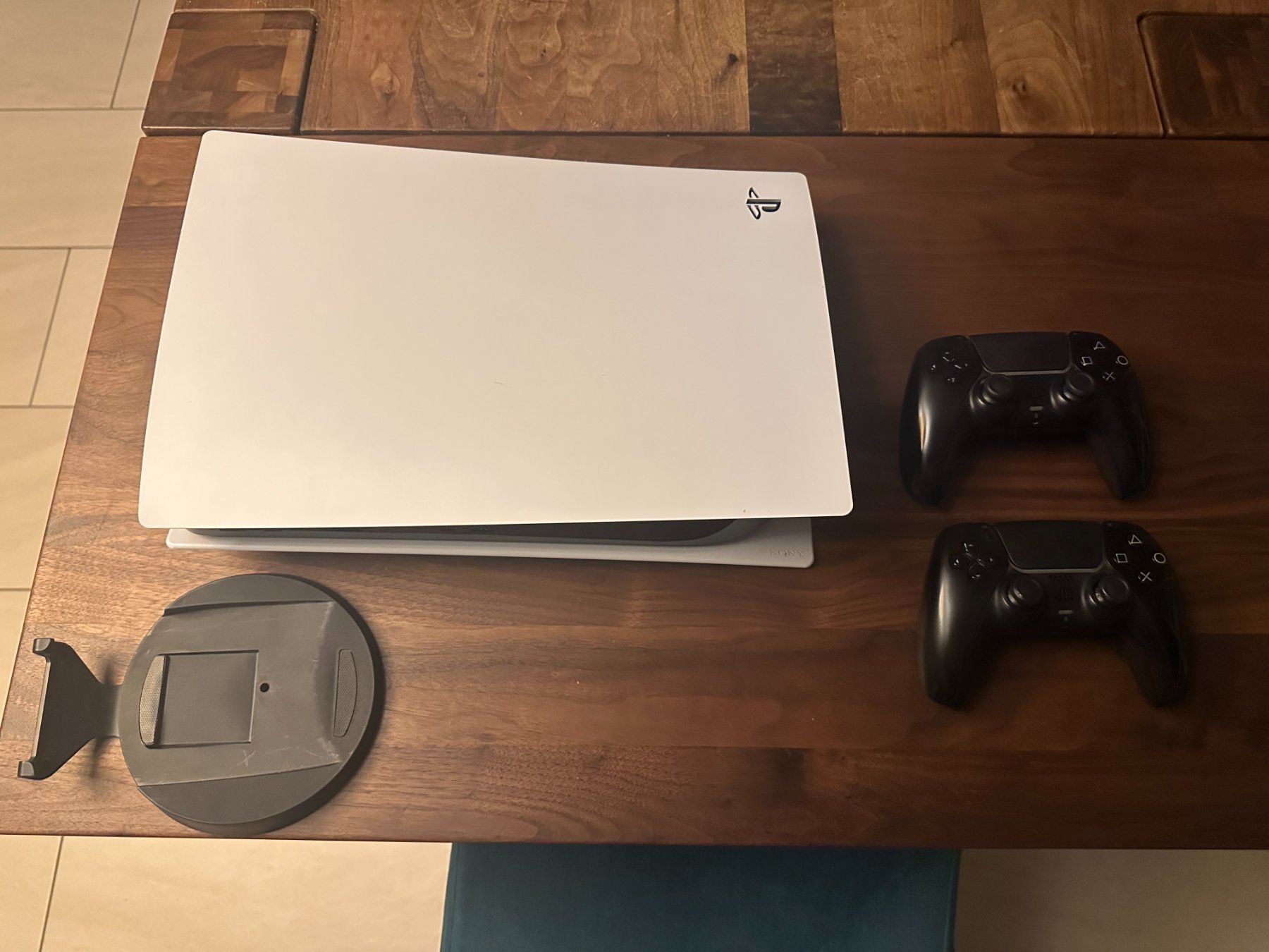 Sony Consoles: Gebrauchte PS5 + Blu Ray Drive, clean and fully functional ! – D'occasion à Gilly par GeorgMN