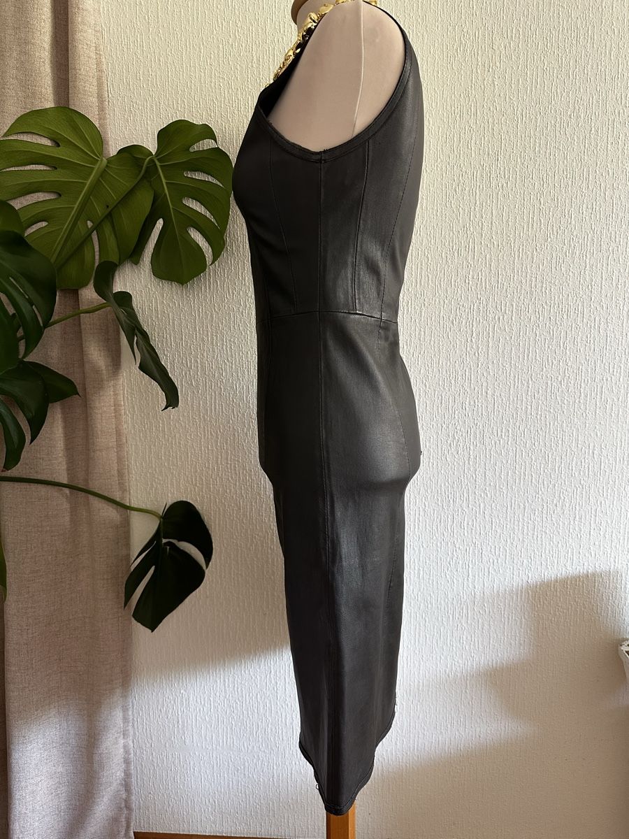 Mango Robes: Robe en cuir véritable Mango T36 neuve – D'occasion à Châtelaine par Alexandra.jankowski 2