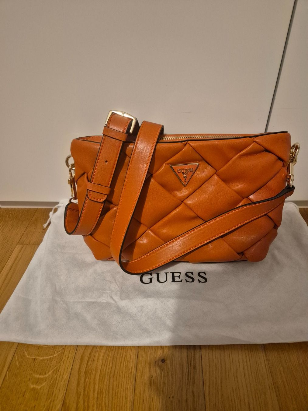 Guess Borse da donna: GUESS Umhängetasche – Usato da St. Gallen venduto da suz_l6zz