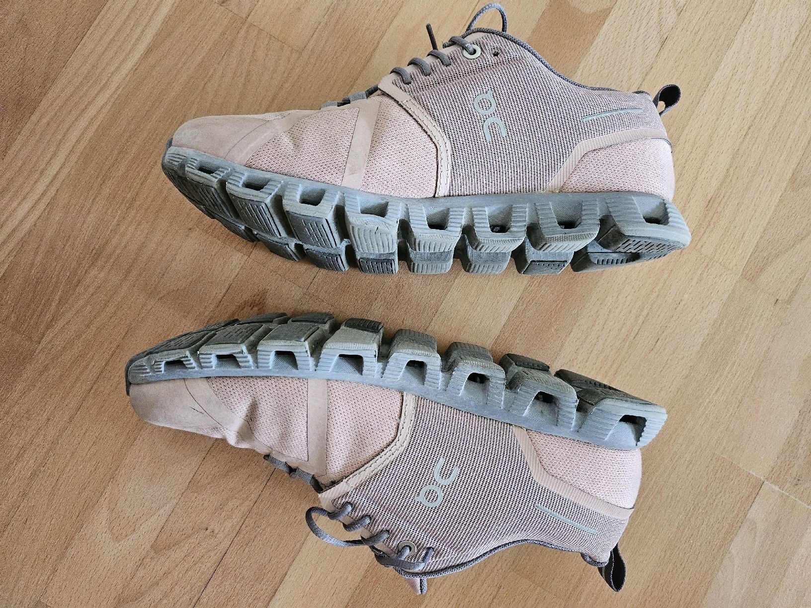 Scarpe da uomo: On Wasserdichte Schuhe Cloud 5, No.40 – Usato da Zürich venduto da Anthippi 4