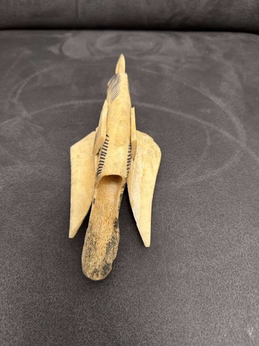 Statuette: Handgeschnitzter Vogel aus Knochen, Deko-Objekt, Vintage – Usato da Meilen venduto da sculptur 1