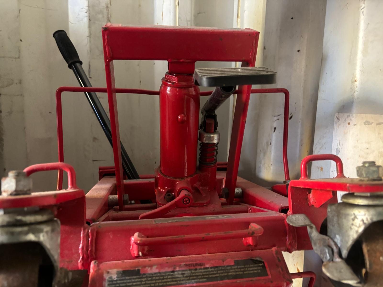 Lève-moto, crics: 2x Benson Tools Hebebühne max. 680 kg – D'occasion à Regensdorf par RCM_8105Regensdorf 2