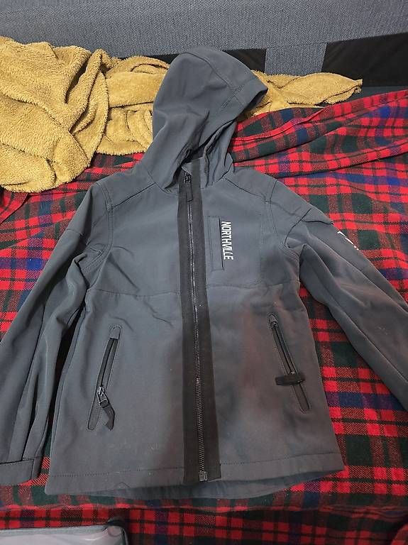 Giacche & Cappotti: Veste chaude enfant T128 – Usato da Lausanne venduto da yannaroundtheworld