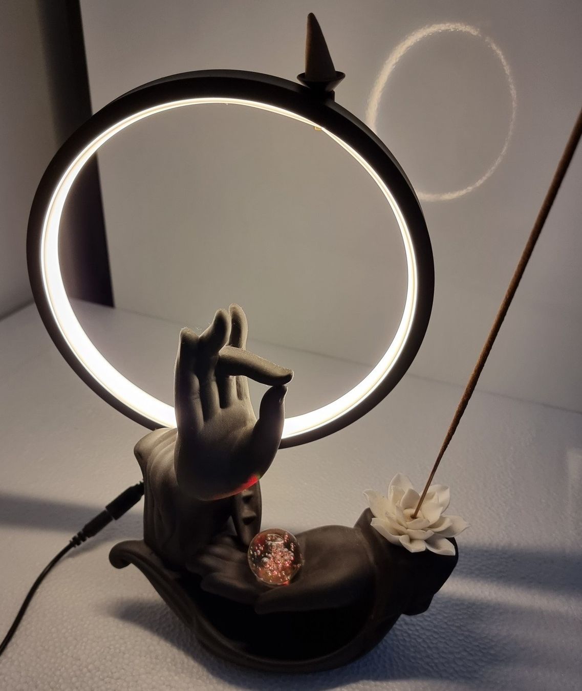Tutte le decorazioni: Räucherstäbchenhalter Buddhahand mit LED-Licht – Usato da Bergdietikon venduto da ewa1005 3