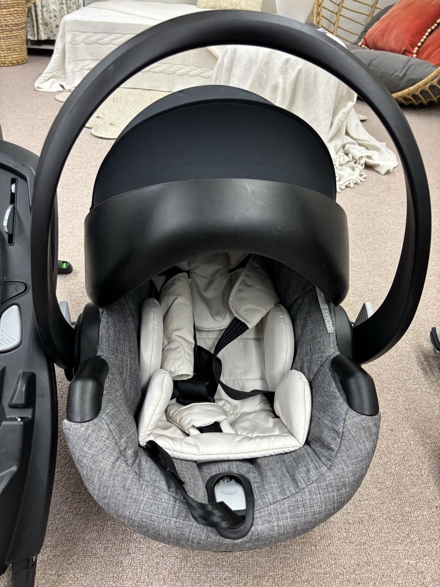 Stokke Porte-bébés ventraux & dorsaux: Babyschale – D'occasion à Pfungen par cio_cj95