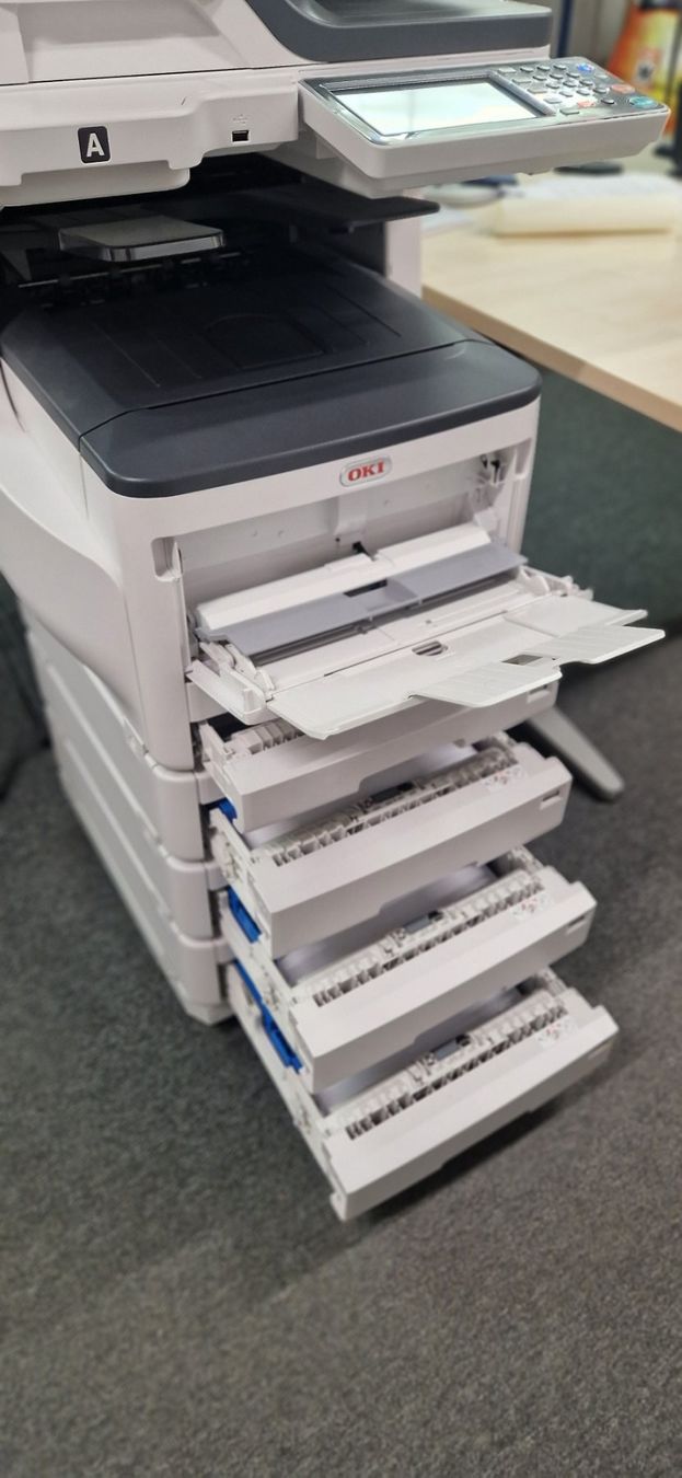 Oki Imprimantes: Multifunktionsprinter OKI MC873dnv MFP – D'occasion à Cham par Dave63 1
