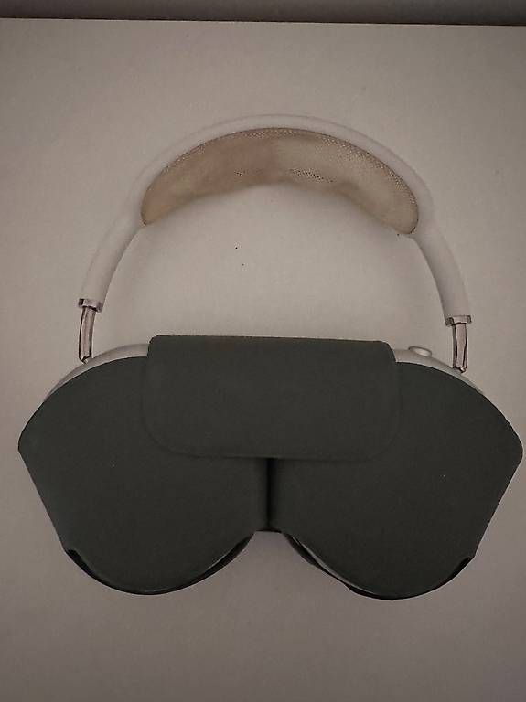 Apple Cuffie: Apple Airpods Max – Usato da Basel venduto da nif_9xft