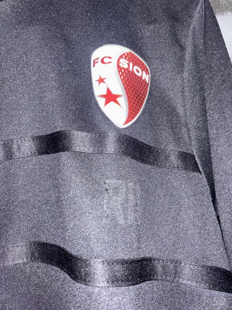 Leibchen & Hosen: Pull FC Sion – Gebraucht aus Le Grand-Saconnex von HelveKits 2