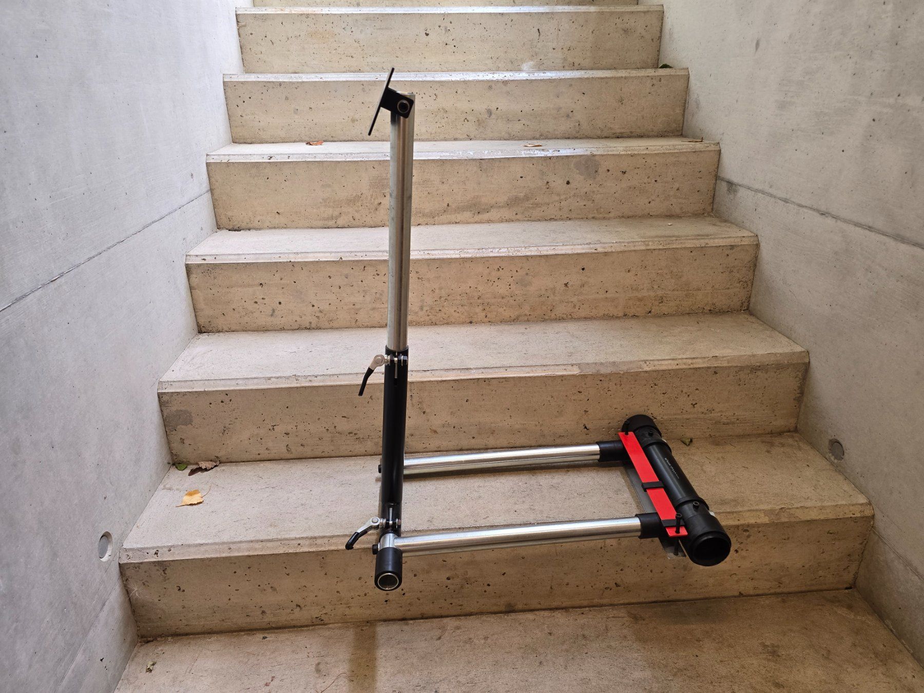 Sonstige Dekorationen & Accessoires: Wheel Stand Pro Gaming Lenkradständer – Gebraucht aus Delémont von vla_zpt9