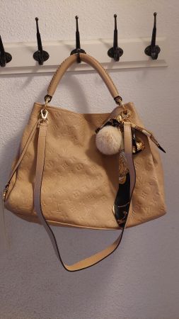 Louis Vuitton Artsy dune